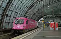 Beim letzten Berlin Besuch im Juni 2015 war auch mal einen Blick zu den PKP 370 möglich, beim nächsten Besuch wird wieder eine Fotostop auf der freien Strecke geplant. 

PKP 370 007 mit Vollwerbung für T-Mobile Polen welche hier mit EC 45  Berlin-Warszawa-Express  nach Warszawa Wschodnia bald losfährt von Berlin Hauptbahnhof, 23.06.2015