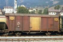 RhB - Gb 5043 am 24.09.1989 in Samedan - Gedeckter G�terwagen 2-achsig mit 1 offenen Plattform - Baujahr 1963 - JMR - Gewicht 7,64t - Ladegewicht 15,00t - L�P 9,14m - zul�ssige Geschwindigkeit 65 km/h - Lebenslauf: ex K� 5043 - 1969 Gb 5043 - 03/2000a - 08/2000 Lbv 7882 - 06/2004 P 10146 - Hinweis: noch ohne RhB-Logo, gescanntes Dia
