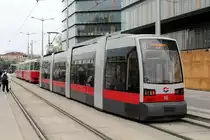 Wien Wiener Linien SL O (A 16) Wiedner Gürtel (Hst. Quartier Belvedere) am 1. Mai 2015.
