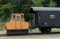 Eine weitere Rarität im Bf Heringsdorf: das Akkuschleppfahreug mit der Nr. 157 (22.7.15).