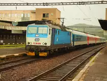 CD 362 131-5 mit Schnellzug nach Cheb in HBf. Beroun am 25. 7. 2015