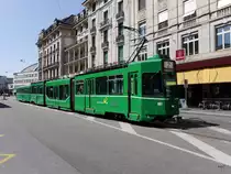 BVB - Tram Be 4/8 661 mit 1 Beiwagen unterwegs auf der Linie 2 vor dem SBB Bahnhof in Basel am 11.07.2015