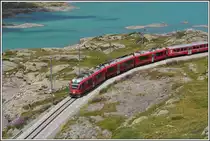 R1625 mit Allegra 3501 am Ufer des Lago Bianco auf dem Berninapass. (27.07.2015)