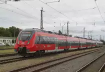 442 356-2+442 354-7 als S1 von Rostock Hbf nach Warnem�nde mussten am 31.07.2015 im Rostocker Hbf warten bis es los ging.
