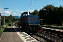 Am 08.08.2014 fuhr SWEG V102 (575 002-7) als Tfzf (Freiburg (Brsg) Rbf - Endingen) durch Kollmarsreute.