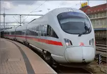 Auch schon Vergangenheit in Singen. ICE-T nach Stuttgart. Triebwagen 1183  Oberursel  kam als schweizfähiger 415 083 zur Welt und wurde 2006 wegen des großen Andrangs auf der Gäubahn zum längeren 411 083 neu zusammengestellt. Seit einigen Jahren sind sie von der Gäubahn abgezogen. Und heute reichen teilweise 3 IC-Wagen für den  Ansturm  der Fahrgäste aus, da wurde eine Verbindung kaputtgespart. Februar 2010.