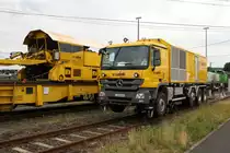 Hier in Montabaur wird gearbeitet. Schönes gelb und im Hintergrund noch grün. Jetzt fehlt nur noch Pink für die Damenwelt.
Bild vom 26.7.2015.