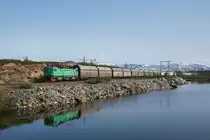 Sommerferien in Skandinavien, 2. Teil: An der Malmbahn: Den zweiten Teil meiner Skandinavienreise verbrachte ich an der Erzbahn Kiruna-Narvik. Ich hatte es dort vor allem auf die mächtigen IORE-Doppellokomotiven abgesehen. Am Morgen des 12.07.2015 erschien bei Vassijaure jedoch als erstes kein klassischer Erzzug, sondern ein verspäteter Green Cargo-Güterzug, gezogen von der Rc 4 1266.