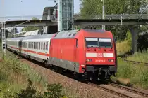 101 079-2 mit IC2239(Warnem�nde-Leipzig)bei der Durchfahrt im Haltepunkt Rostock-Marienehe.01.08.2015