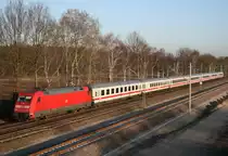 101 014 mit IC 2372 (Frankfurt [Main] Hbf–Stralsund Hbf) am 10.03.2014 zwischen Radbruch und Winsen (Luhe)
