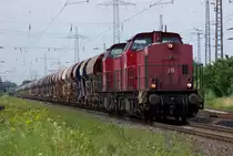 Eine Lok mit vielen Bezeichnungen:

92 80 1203 122-7 D-BBL, eine B'B' V100.1 der DR, gebaut von LEW 1973. Ihre Stationen:
DR 110 610-3 => DR 112 610-1 => DB 202 610-2 => Alstom-Umbau zur 203 122 => PBSV Lok 20 => KUBE CON rail 20=>  BBL Lok 09

Mit einer BBL Schwesterlok vor einem langen Güterzug am 1.8.2015 in Ratingen-Lintorf