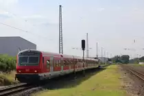 S1 nach Solingen am 31.07.2015 in Hilden (Lok hinten 143 823)