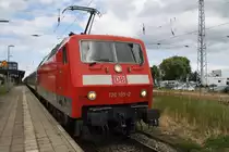 Hier 120 105-2 mit IC2409 von Warnemünde nach Düsseldorf Hbf., dieser Zug stand am 26.7.2015 in Warnemünde. 
