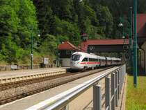 Für Dreharbeiten zu einem Horrorfilm, der im September 2016 in die Kinos kommt, war am 09.07.2015 der ICE-TD 605 007  Århus  zu Gast in Oberhof (Thür).