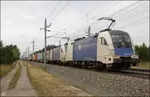 ES64U2-066+020 am 02.08.15 mit Containerzug bei St.Egyden Ri. Wr.Neustadt.