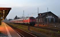 218 473-7 mit einer n-Wagen Garnitur am 27.11.2014 in Goslar.