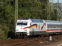 Mit viel Glück bekam ich noch die recht neue 101 027 als Deutschland Werbelok in Köln Deutz.

Köln Deutz 01.08.2015