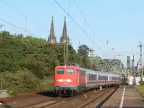 Man könnte sagen es sein die guten Zeit als noch die 115er vor den InterCity Zügen hingen. Doch hierbei handelt es sich um den PbZ mit 115 198-4. Er wird gleich ins Deutzer Feld fahren und dort weitere Schadwagen abholen.

Köln Deutz 01.08.2015
