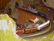 Mozart Taurus 1116 250-0 mit G�terzug