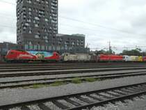 Irrtum, es geht noch mehr! Hinter den Exemplaren  Almdudler  und  Leonardo da Vinci  war am 28.7.2015 in Ljubljana auch noch die neueste Sonderlok der Slowenischen Eisenbahnen, 541 104-0  Chiquita , zu bestaunen. Wie gut, daß sich über Geschmack nicht streiten läßt!