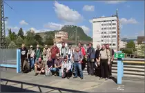 Bahnbildertreffen unter dem Hohentwiel, wie man unschwer erkennen kann. Hinten von links nach rechts: Horst, Matthias, Jonas, Stephan, Schumi, Thomas, Sandro, Hanspii, Julian, Peter, Hansjorg, Matti, vorne: Jürgen, Stefan, Herbert, Walter und Werner. Singen, August 2015. 
