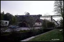 110745 überquert am 6.6.1991 um 11.45 Uhr mit dem Personenzug nach Flöha das Cranzahler Viadukt.