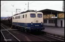 DB 150 mit einem Güterzug Richtung Norden durchfährt am 7.6.1991 den Bahnhof Bebra.