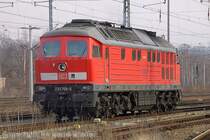 Die Baureihe 233 ist auf der Elbtalstrecke in der letzten Zeit �fters anzutreffen. Aufgenommen am 23.2.2007 in Pirna.
Um Fragen zwecks Standort auszuschliesen! Es ist eine Teleaufnahme mit 200 mm Brennweite.