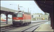 1144 240 macht sich w�hrend eines Regenschauers im August 2004 auf dem Weg, der 1116 107 Vorspann zu geben.