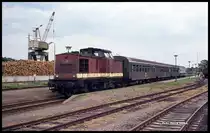 Reichsbahn 112485 fährt mit dem P 8414 nach Quedlinburg aus dem Bahnhof Gernrode ab.