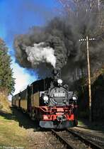 Schmalspurdampf im Erzgebirge: 99 582 setzt sich am 18.02.07 mit ihrem Zug von St�tzengr�n/Neulehn in Richtung Sch�nheide in Bewegung.