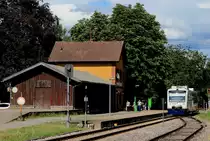 VT 507 verlässt am 25.07.2015 den Bahnhof Zell am Harmersbach in Richtung Oberharmersbach