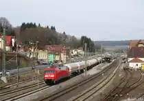 152 147-5 zieht am 07.M�rz 2015 einen gemischten G�terzug durch Kronach in Richtung Lichtenfels.