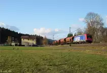 482 043-7 von SBB Cargo zieht am 11.M�rz 2015 einen D�ngerzug bei Ha�lach(b. Kronach) in Richtung Lichtenfels.
