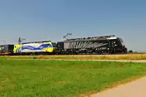 Die 189 927-7 und die 189 912-9 von Lokomotion vor einem Containerzug am 13.08.15 bei Übersee am Chiemsee in Richtung Salzburg.