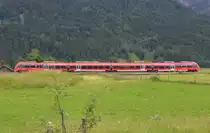 Eine Regiobahn bei Obergrainau rauscht durch das schöne Land am 18.06.15.