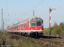 Regionalbahn Bamberg - N�rnberg Hbf mit  Karlsruher Kopf . Einfahrt in den Bahnhof Eggolsheim, Sonntag 15. Oktober 2006