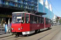 Estland / Stra�enbahn Tallinn: KT4D - Wagen 134 (ehemals Cottbus) unterwegs als Linie 1. Aufgenommen im Juli 2013 an der Haltestelle  Hobujaama  in der Stadtmitte von Tallinn.
