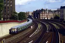 471 fährt in den Bf. HH-Hbf. ein. (August 1990)