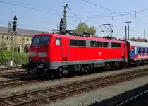 111 107-9 steht am 24. April 2015 mit einem BTE Sonderzug im Bahnhof Bamberg.