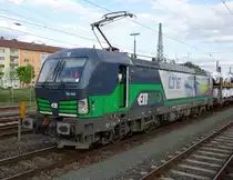 193 203 von ELL / LTE steht am 24. April 2015 mit einem Autotransportzug im Bahnhof Bamberg.