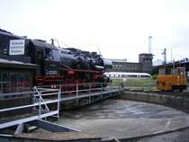 BR 52-8080-5 auf der Drehscheibe im ehemaligen BW Dresden-Altstadt
zum Dampflokfest im Mai 2004.