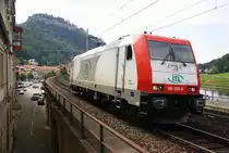 185 650-9 von ITL kommt durch  Königstein(Sächsische Schweiz) als Lokzug aus Prina(D) nach Bad-Schandau(D) und fährt in Richtung Bad-Schandau(D).
Aufgenommen vom Bahnhof  von Königstein(Sächsische Schweiz).
Bei Sommerwetter am Nachmittag vom 17.7.2015.