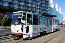 Estland / Straßenbahn Tallinn: KT4D - Wagen 146 (ehemals Erfurt) unterwegs als Linie 3. Aufgenommen im Juli 2013 an der Haltestelle  Hobujaama  in der Stadtmitte von Tallinn.