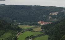 RE 28674 (Ulm Hbf-Donaueschingen) mit Schublok 218 410-9 bei Beuron 19.6.15