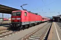 Am Donnerstag den 13.8.2015 steht die 143 106 mit einem N-Wagenzug in Heilbronn auf Gleis 2. 