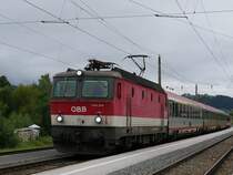 ÖBB Lok 1144 244 mit dem InterCity IC 611 Salzburg - Bischofshofen - Selzthal - Leoben - Graz bei Einfahrt in Radstadt im Pongau (Ennstalbahn); 17.08.2015
