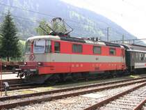 Re 4/4 11141 legt am 07.08.2004 in Airolo einen kurzen Halt ein, bevor sie ihren IC weiter Richtung Chiasso zieht