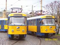 T4D 1906 und 1909 der Leipziger Verkehrsbetriebe (LVB) warten im Strassenbahnhof Leutzsch auf neue K�ufer... (08.01.2007)