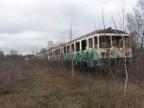 Habe mir am 24.02.2007 die abgestellten ETA150 im ehemaligen BW Gelsenkirchen-Bismarck angesehen. 515 604-7, 515 643-58, 515 520-5, 515 645-0, 515 591-6 fristen hier ein trauriges Dasein. Im ehemalgen BW ist unteranderem die Historische Eisenbahn Gelsenkirchen t�tig, die mit Ihren Revier-Sprinter(Uerdinger Schienenbusse) Fahrten durchf�hrt und zur Zeit auch die 44 1558 wieder betriebsf�hig aufarbeitet.Wer Interesse hat: www.historische-eisenbahn-gelsenkirchen.de